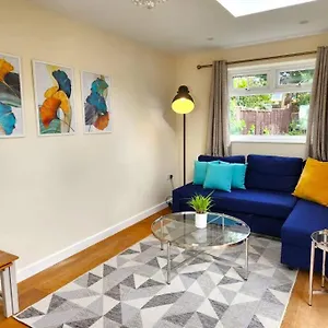Gilpin 4bedroom Wifi, Parking, Netflix, Garden Holiday home